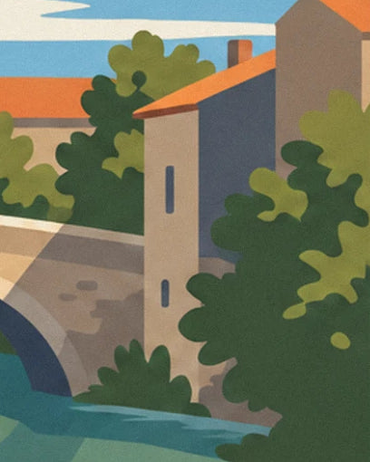 Le vieux pont de pierre et la maison au toit orange, cachés dans les feuillages au-dessus de l'eau