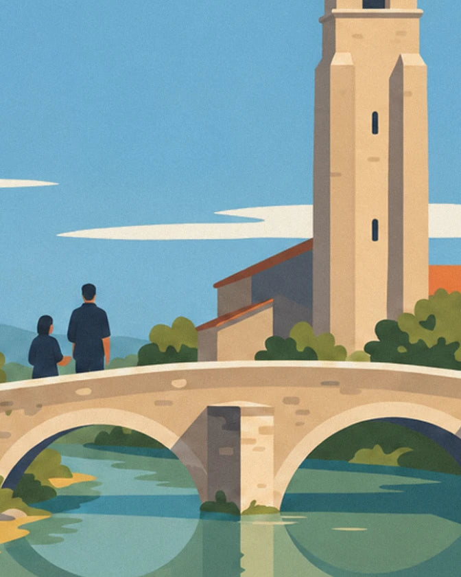 Le pont de pierre à 2 arches sur la rivière, avec 2 passants devant le clocher