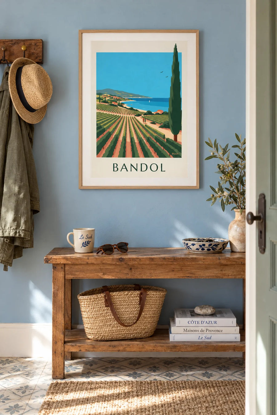 Affiche Bandol, vignes, cyprès et baie bleue de la Méditerranée : encadrée au mur