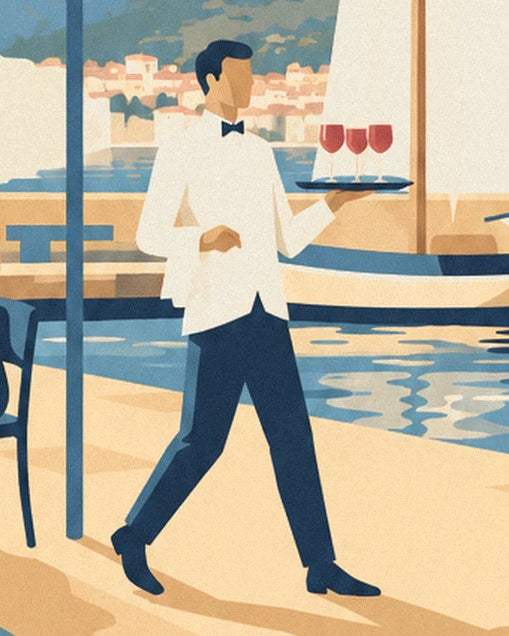 Le serveur en veste blanche et nœud papillon portant 3 verres de vin rouge sur le quai