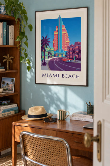 Affiche façades d’Ocean Drive à Miami Beach à l’heure bleue : encadrée au mur