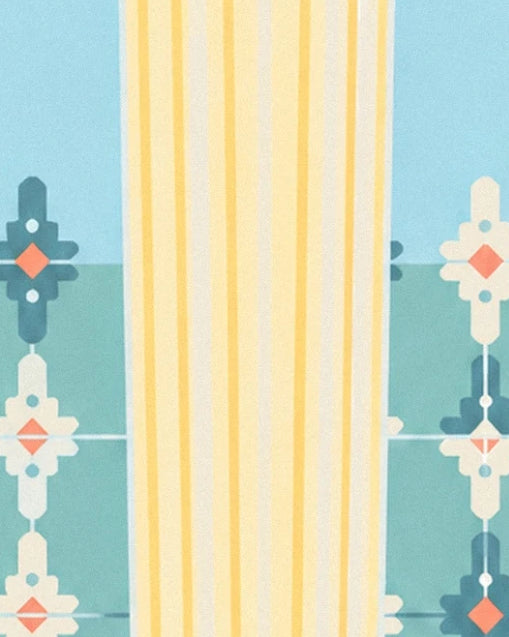 Les rayures jaunes et crème entre les carreaux turquoise aux motifs fleuris