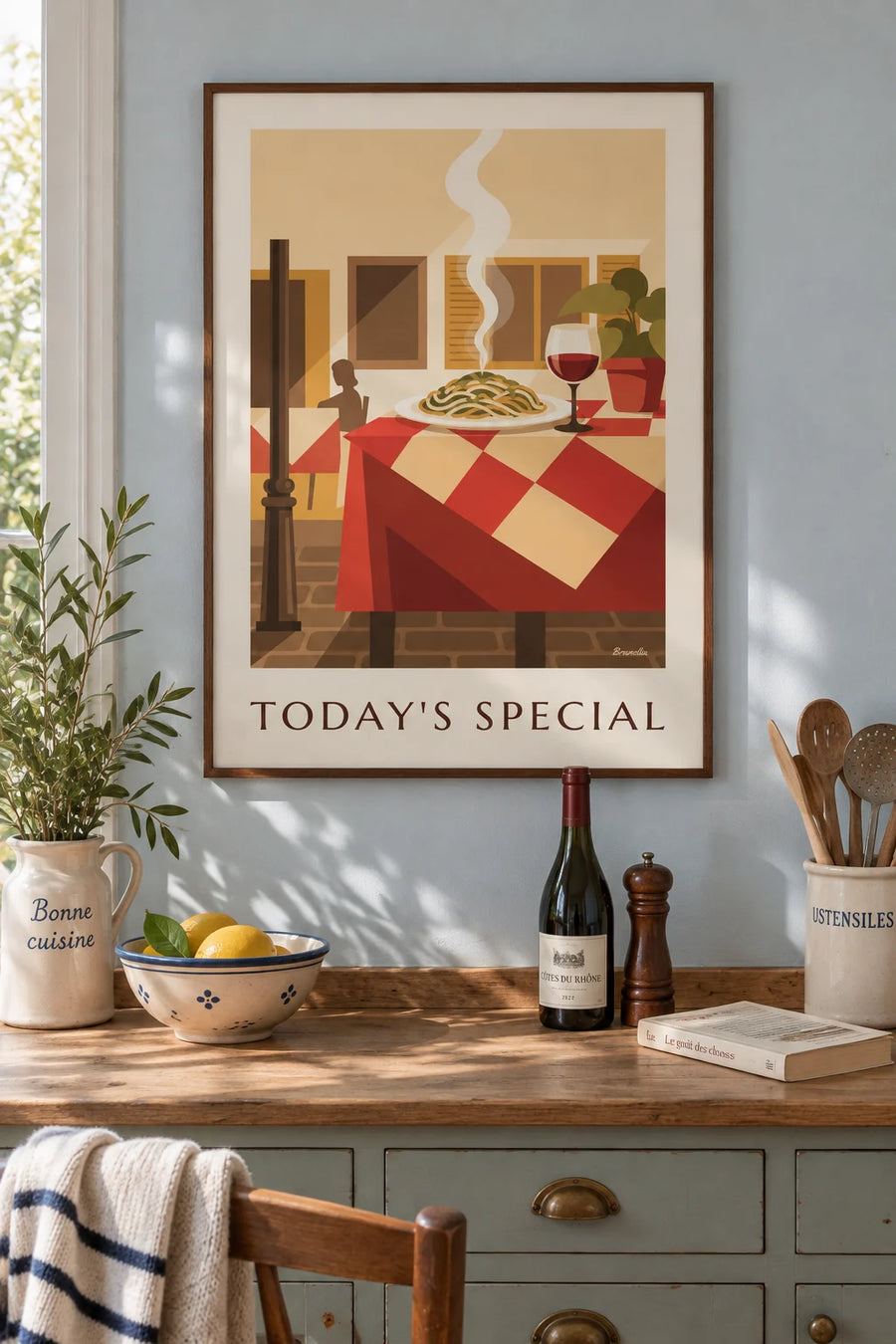 Affiche table de bistrot français et menu sur ardoise : encadrée au mur