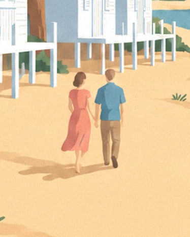 Un couple de dos, en robe corail et chemise bleue, entre les cabanes sur le sable
