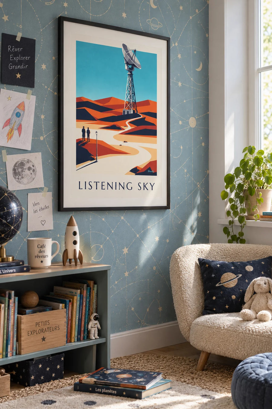 Affiche radiotélescope pointé vers un ciel étoilé dans le désert : encadrée au mur