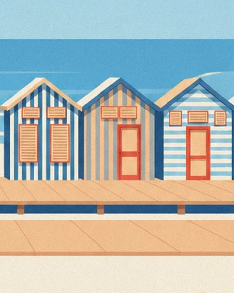 Les 3 cabines de plage à rayures bleues et claires, aux portes et volets orangés