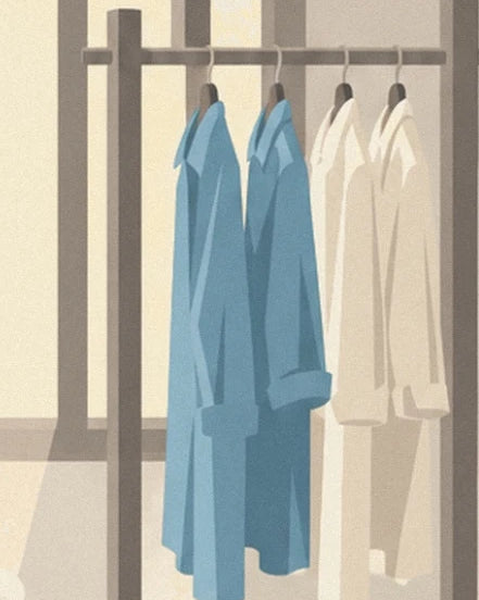 Sur la tringle du séchoir, 2 chemises bleues et 2 blouses blanches pendent à leurs cintres