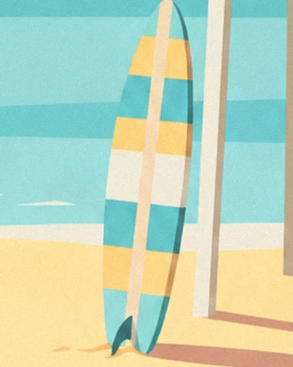 Une planche de surf à rayures jaunes, turquoise et blanches contre les pilotis