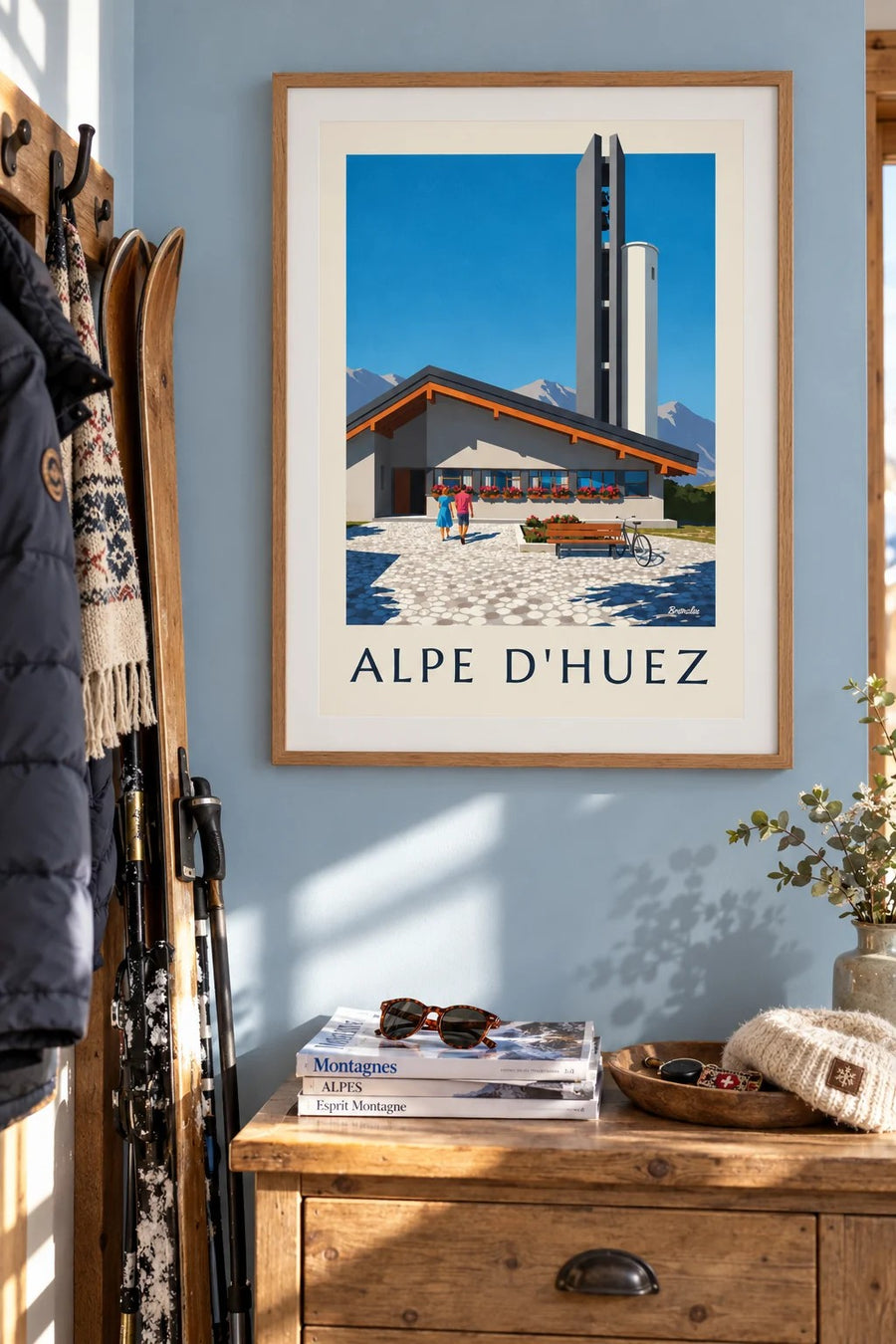 Juliste Notre-Dame-des-Neiges -kirkosta Alpe d'Huezissa : kehystettynä seinällä