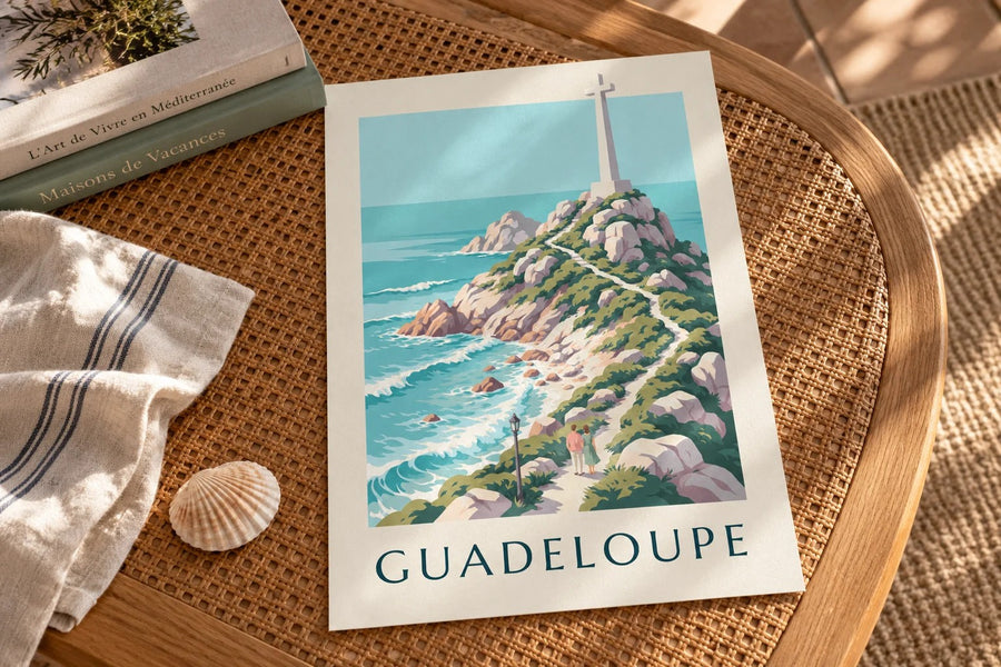 Guadeloupen Pointe des Châteaux’n ja ristin juliste : pöydällä