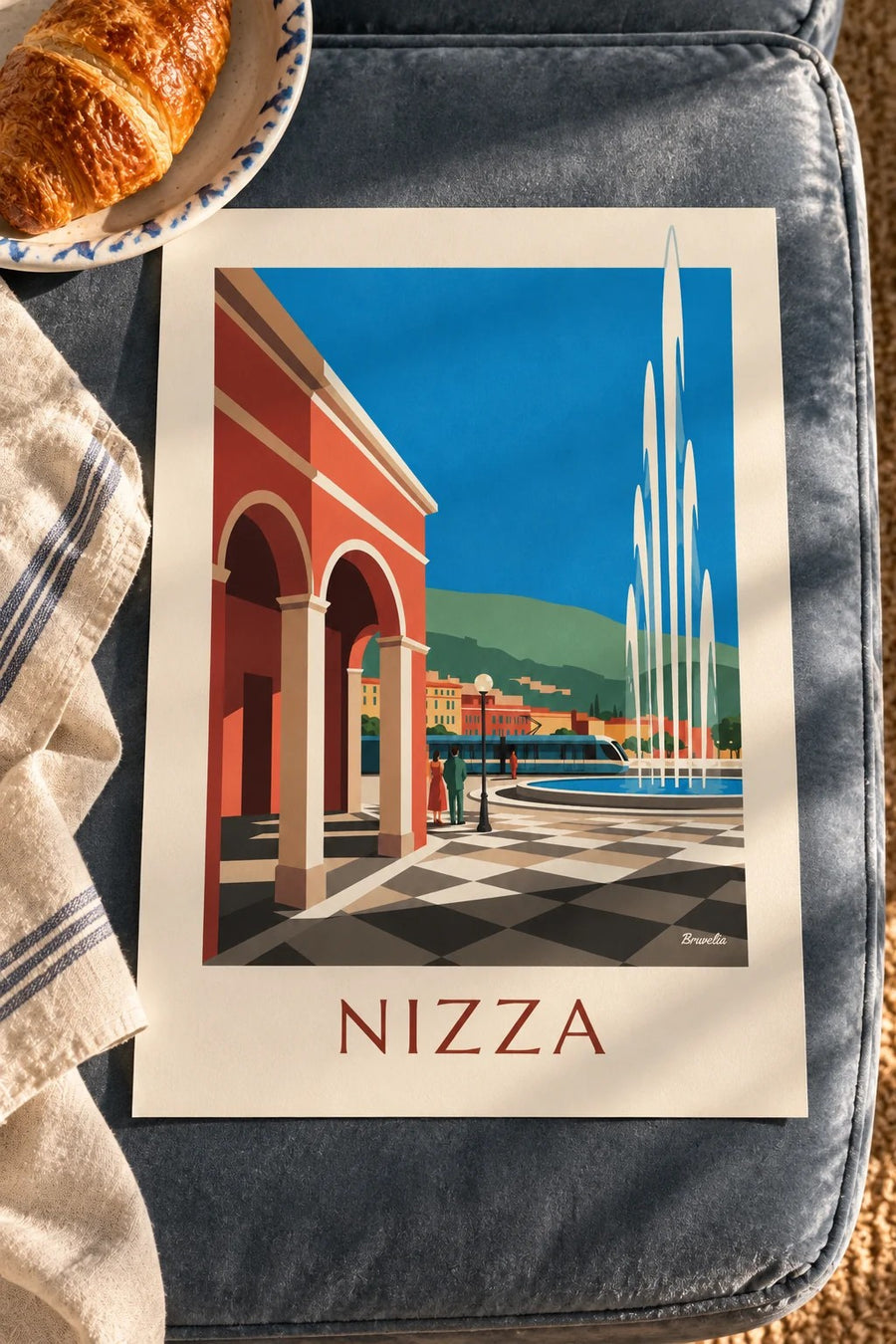 Nizza-juliste: Masséna-aukio ja punaiset julkisivut: pöydällä