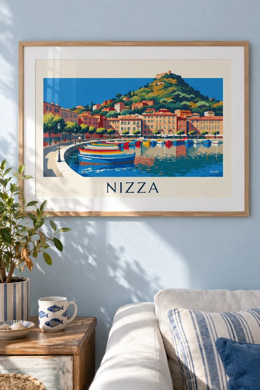 Nizza-juliste: Lympian satama ja Château-kukkula: kehystettynä seinällä