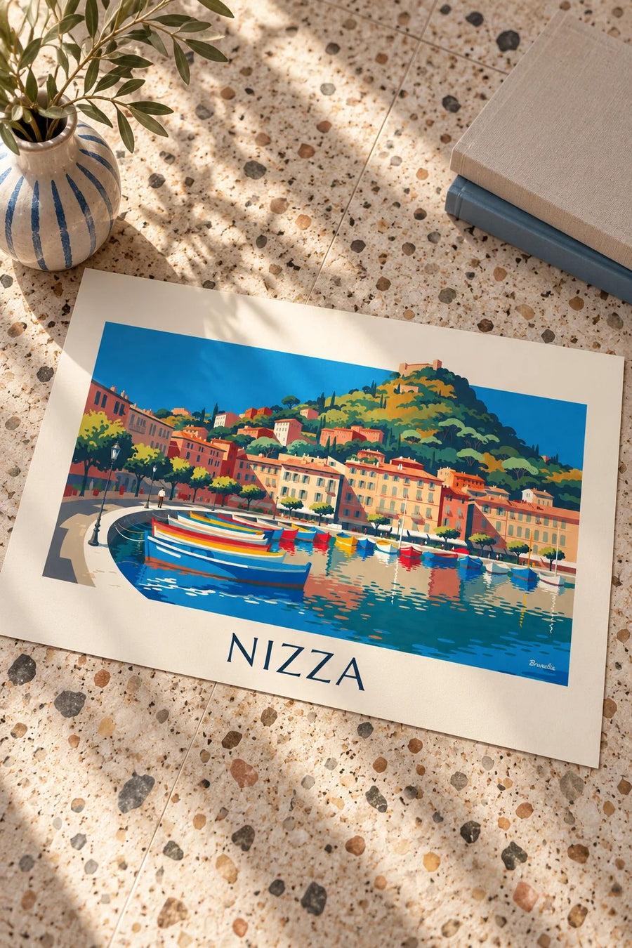 Nizza-juliste: Lympian satama ja Château-kukkula: pöydällä