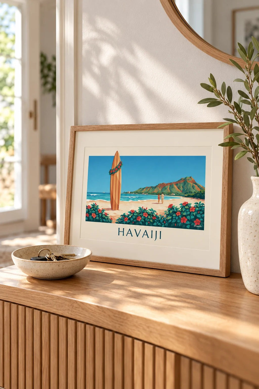 Juliste surffilaudasta ja hibiskuksista Diamond Headin edessä, Havaiji: pieni A4-koko kehystettynä