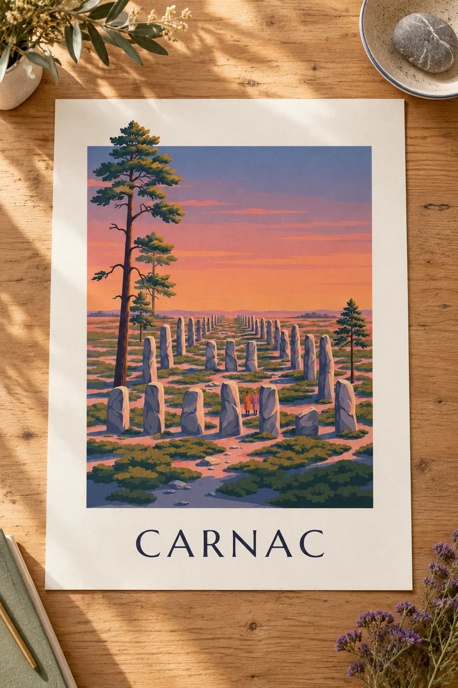 Affiche menhirs de Carnac au coucher du soleil : posée sur une table
