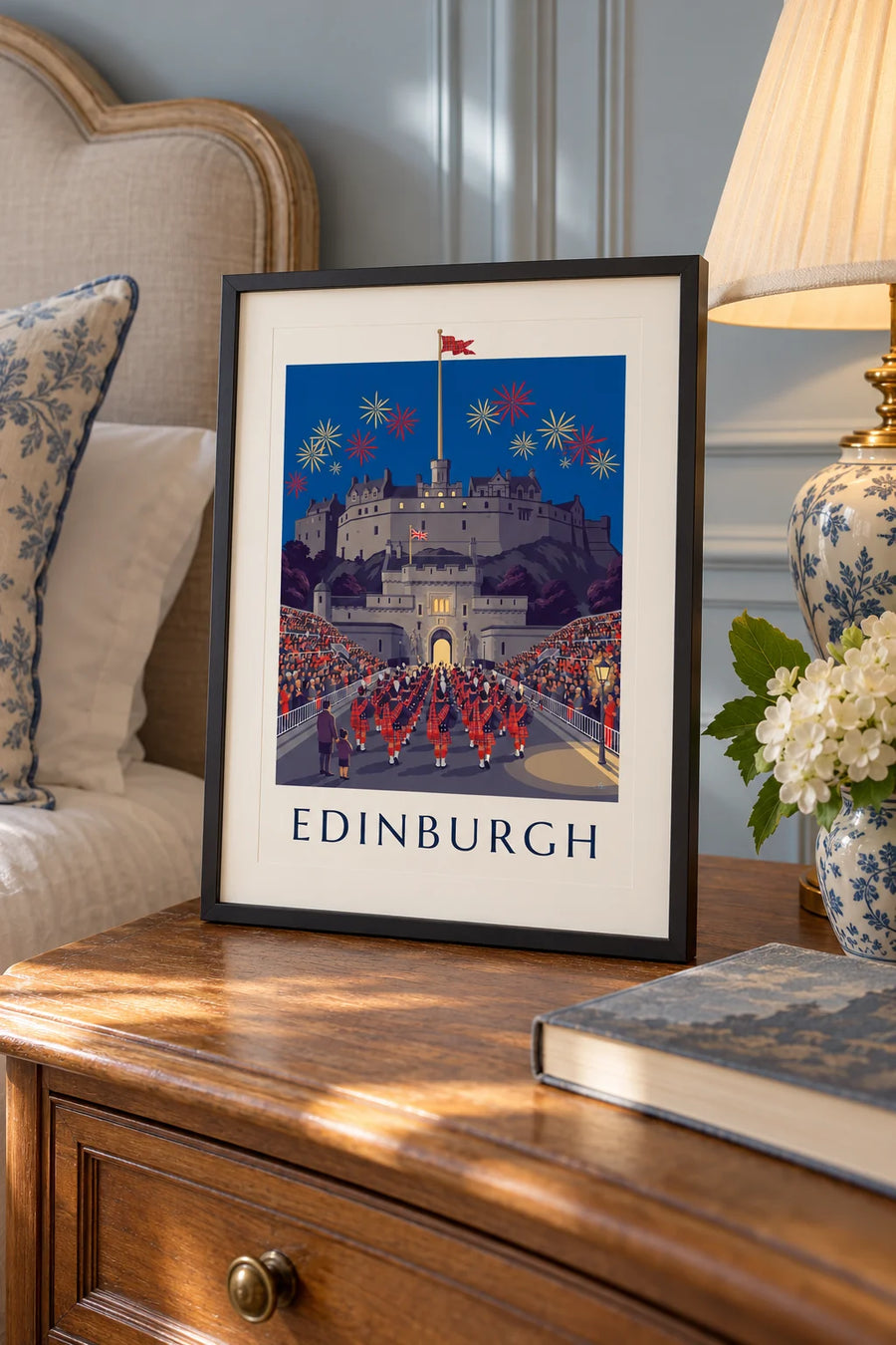 Juliste Edinburghin linna ja Military Tattoo yöllä: pieni A4-koko kehystettynä