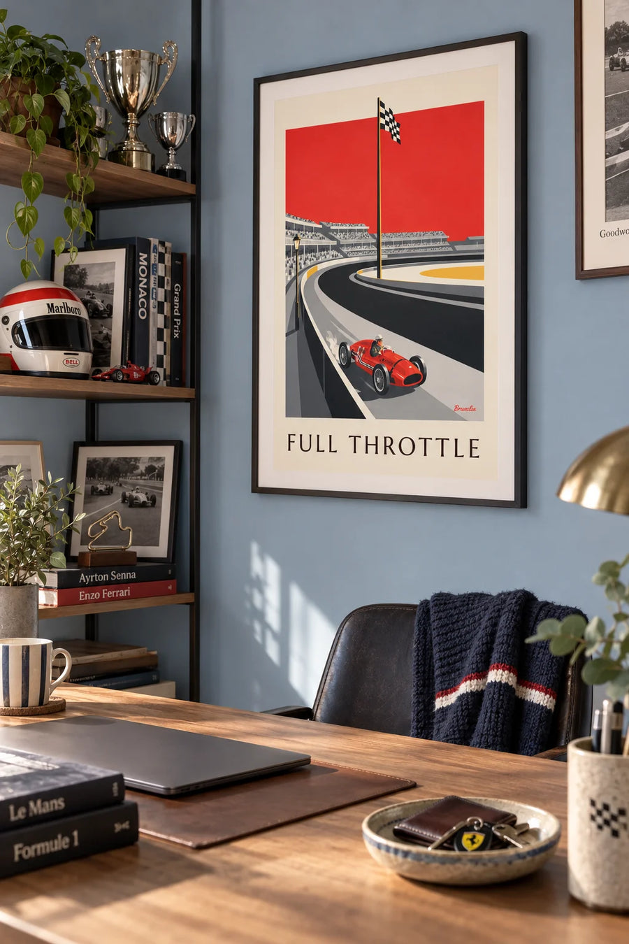 Affiche voiture de course de Grand Prix lancée sur le circuit : encadrée au mur