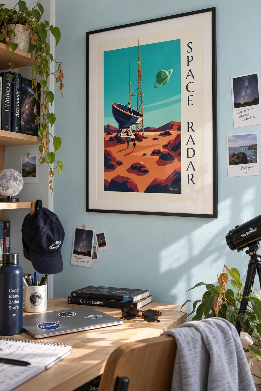 Affiche station radar spatiale sur une planète rocheuse : encadrée au mur