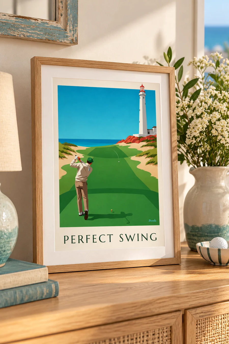 Juliste golfaajasta swingin huipulla kallionparticle links-kentällä: pieni A4-koko kehystettynä