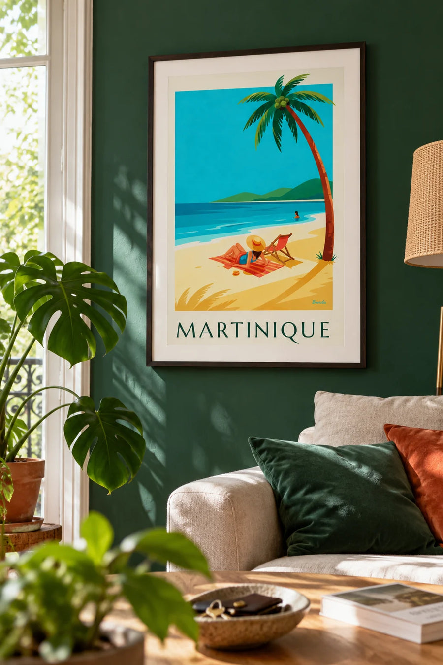 Affiche femme sur une plage de sable blanc en Martinique : encadrée au mur