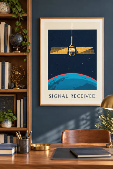 Juliste satelliitista avaruudessa Maan yläpuolella: kehystettynä seinällä